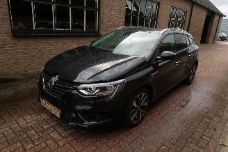 krockskadad bil auto Renault Mégane Renault Megane Estate 1.3 TCe Bose 2020/8