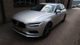 skadebil auto Volvo V-90 Volvo V90 2.0 D4 Momentum 2017/3