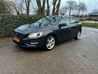 Unfallwagen Volvo V-60 2.4 D6 AWD Plug-In Hybrid Summum 2014/3