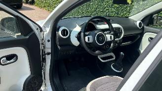 Renault Twingo 1.0 SCe Collection picture 14