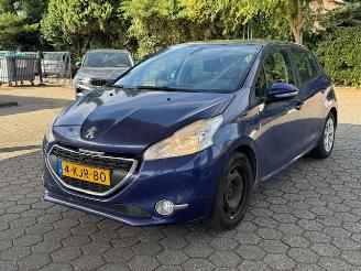 krockskadad bil auto Peugeot 208 1.2 VTI   ( INRUIL VERKREGEN ) 2013/6