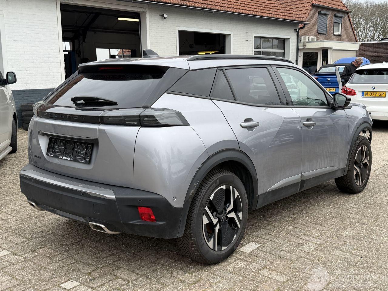 Peugeot 2008 1.2 PureTech 130 EAT8 Allure. ( schroefschade )