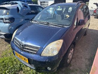 skadebil auto Toyota Corolla-verso  2003/1