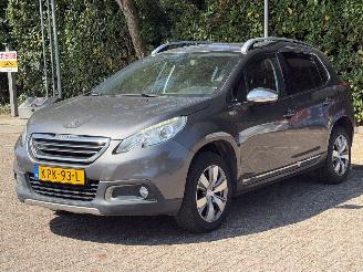 Vaurioauto  passenger cars Peugeot 2008 1.2 VTi Acces. TREKHAAK | KLIMA | NAVI | CRUISE CONTROL. 2013/12