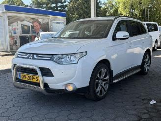 Vaurioauto  passenger cars Mitsubishi Outlander 2.2 Di-D Intense. KLIMA | CRUISE ( INRUIL VERKREGEN ) 2012/10