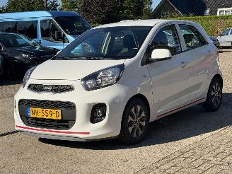 krockskadad bil auto Kia Picanto 1.0 CVVT economy plusline. Navi | Camera | inruil verkregen. 2017/4