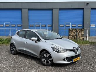 krockskadad bil auto Renault Clio 1.5 DCi Eco Expression 2013/5