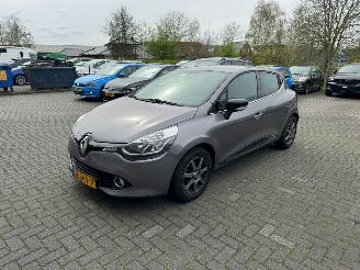 Damaged car Renault Clio 0.9 tce eco night & day 2016/7