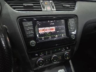 Skoda Octavia 1.6 TDI Greentech PANO picture 9