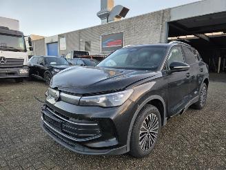 damaged passenger cars Volkswagen Tiguan 2.0 TDI DSG Virtual Head-Up IQ-Light 360view Navi Stuurverw. Stoelverw. Acc Trekhaak 110KW/150PK 2025/7