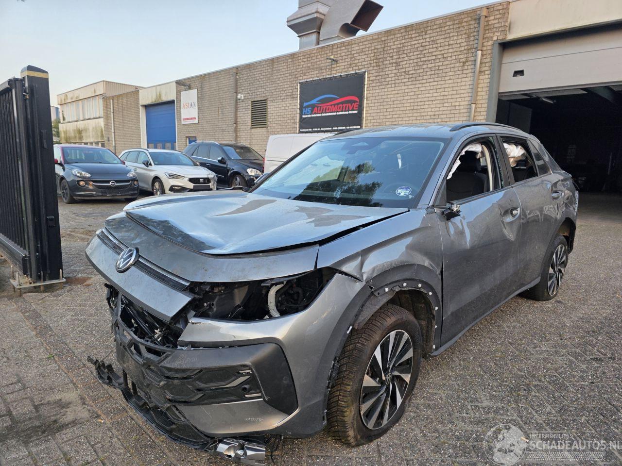 Volkswagen T-Roc 1.5 eTSI LIFE Virtual Keyless Acc Led Camera 85KW/116PK