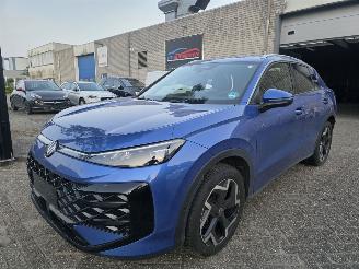 damaged passenger cars Volkswagen T-Roc R-Line 1.5eTSI IQ-Light Drive-Mode Camera Virtual Keyless Sfeerverl. Acc Lane-Assist 110KW/150PK 2025/12