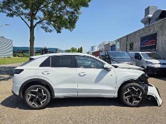Coche accidentado Volkswagen T-Roc R-Line 1.5eTSI IQ-Light Drive-Mode Camera Virtual Keyless Sfeerverl. Trekhaak 110KW / 150PK 2026/2