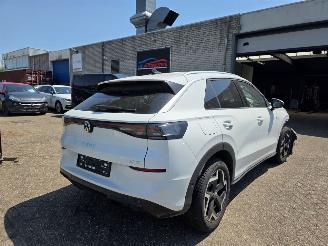Voiture accidenté Volkswagen T-Roc R-Line 1.5eTSI IQ-Light Drive-Mode Camera Virtual Keyless Sfeerverl. Trekhaak 110KW / 150PK 2026/2