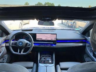BMW i5 xDrive40 Touring M Sport Pro PANO/HUD/360/B&W picture 19