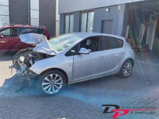 Sloopauto Opel Astra Astra J (PC6/PD6/PE6/PF6), Hatchback 5-drs, 2009 / 2015 1.4 16V ecoFLEX 2013/4