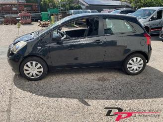 Toyota Yaris Yaris II (P9), Hatchback, 2005 / 2014 1.3 16V VVT-i picture 4