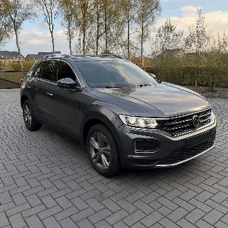 Schadeauto Volkswagen T-Roc Volkswagen T-Roc R-Line Camera AHK ACC DCC Massage VOL 2024/2