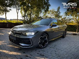 Schadeauto Volkswagen Passat Passat Variant 2.0 TDI 110 kW 3x R-line PANO HUD 2025/10