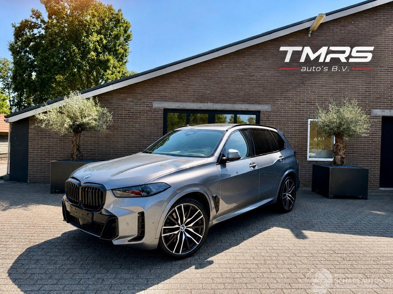 BMW X5 BMW X5 50e xDrive M Sport PANORAMADAK LUCHTVERING HUD TREKHAAK  AMBIANCE