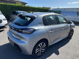 damaged passenger cars Peugeot 208  2020/7