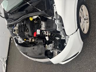 Peugeot 208  picture 10