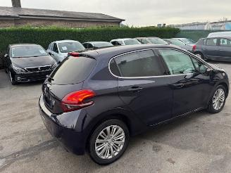 Peugeot 208  picture 4