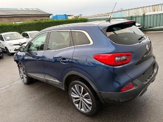 damaged passenger cars Renault Kadjar  2018/8