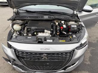 Peugeot 208  picture 7