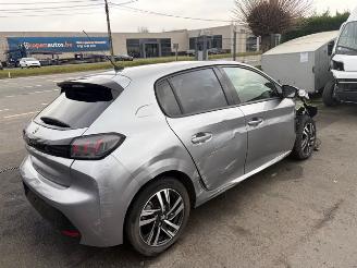 Peugeot 208  picture 2