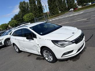 Unfallwagen Opel Astra  2017/1