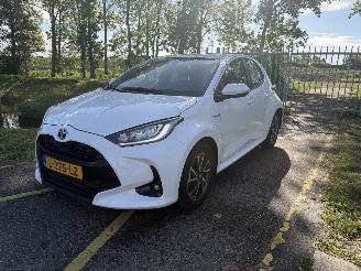 damaged passenger cars Toyota Yaris 1.5 Hybrid Dynamic 2021/6