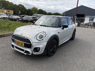 krockskadad bil auto Mini Cooper 1.5 JCW N.A.P Panorama 2020/4
