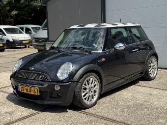 damaged passenger cars Mini Cooper 1.6 Cooper Chili JCW pakket! 2004/1