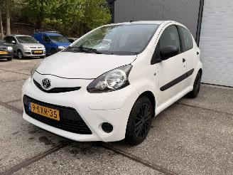 Schadeauto Toyota Aygo 1.0 VVT-i Now NationaleAutoPas Origineel NL Airco! 2013/1
