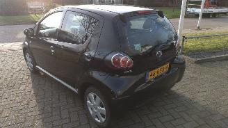 Toyota Aygo 1.0 5 deurs airco gebruikersschade picture 6
