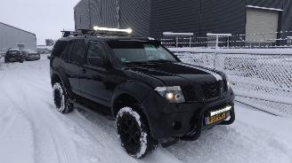 skadebil bedrijf Nissan Path-finder 2.5 XE diesel Bad Ass Edition Hoog en Breed Superstoer ding! 2007/1