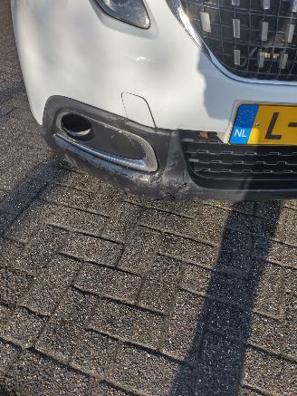 Peugeot 2008 1.2 Style Panodak Ac Cruise Mooie auto weing schade! picture 3