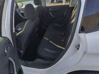 Peugeot 2008 1.2 Style Panodak Ac Cruise Mooie auto weing schade! picture 17