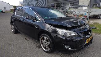 skadebil auto Opel Astra 1.4 Turbo Sport Cosmo Leuke auto motor loopt auto rijdt! 2010/1