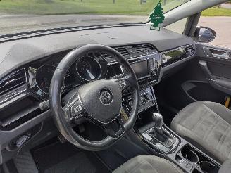 Volkswagen Touran 1.6TDI Autom Higline 7p Pano Trekh Clima Cruise Supermooie auto! picture 18