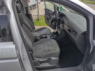Volkswagen Touran 1.6TDI Autom Higline 7p Pano Trekh Clima Cruise Supermooie auto! picture 24