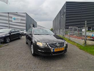 damaged passenger cars Volkswagen Passat 2.0 Highline FSI Business Nette auto 2007/1