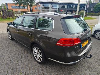 Volkswagen Passat 2.0 TDI Highline BlueMotion Technisch 100 procent ok!! picture 3
