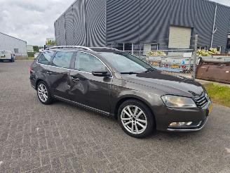Unfallwagen Volkswagen Passat 2.0 TDI Highline BlueMotion Technisch 100 procent ok!! 2013/1
