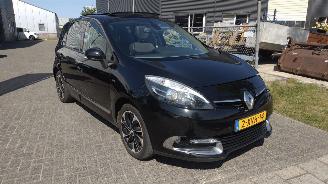 skadebil auto Renault Mégane Scénic 1.6 dci Bose Panodak Clima Mooie Luxe auto! 2014/1