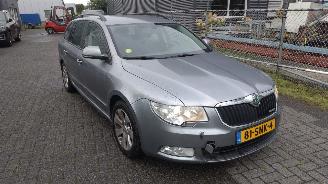 uszkodzony samochody osobowe Skoda Superb 1.6 Tdi nette auto geen schade koppeling versleten 2011/1