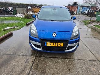 skadebil auto Renault Scenic  2010/1