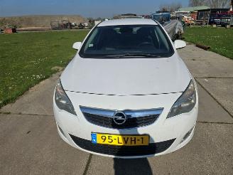 Auto incidentate Opel Astra  2010/6