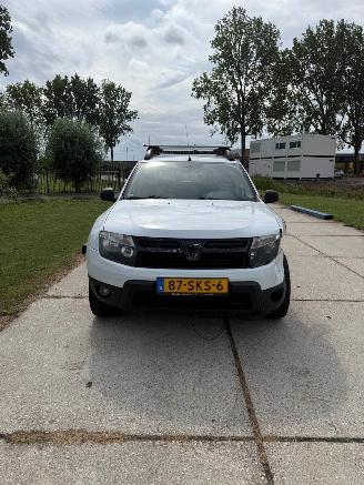 Vaurioauto  passenger cars Dacia Duster 4X4 SUV 2011/1